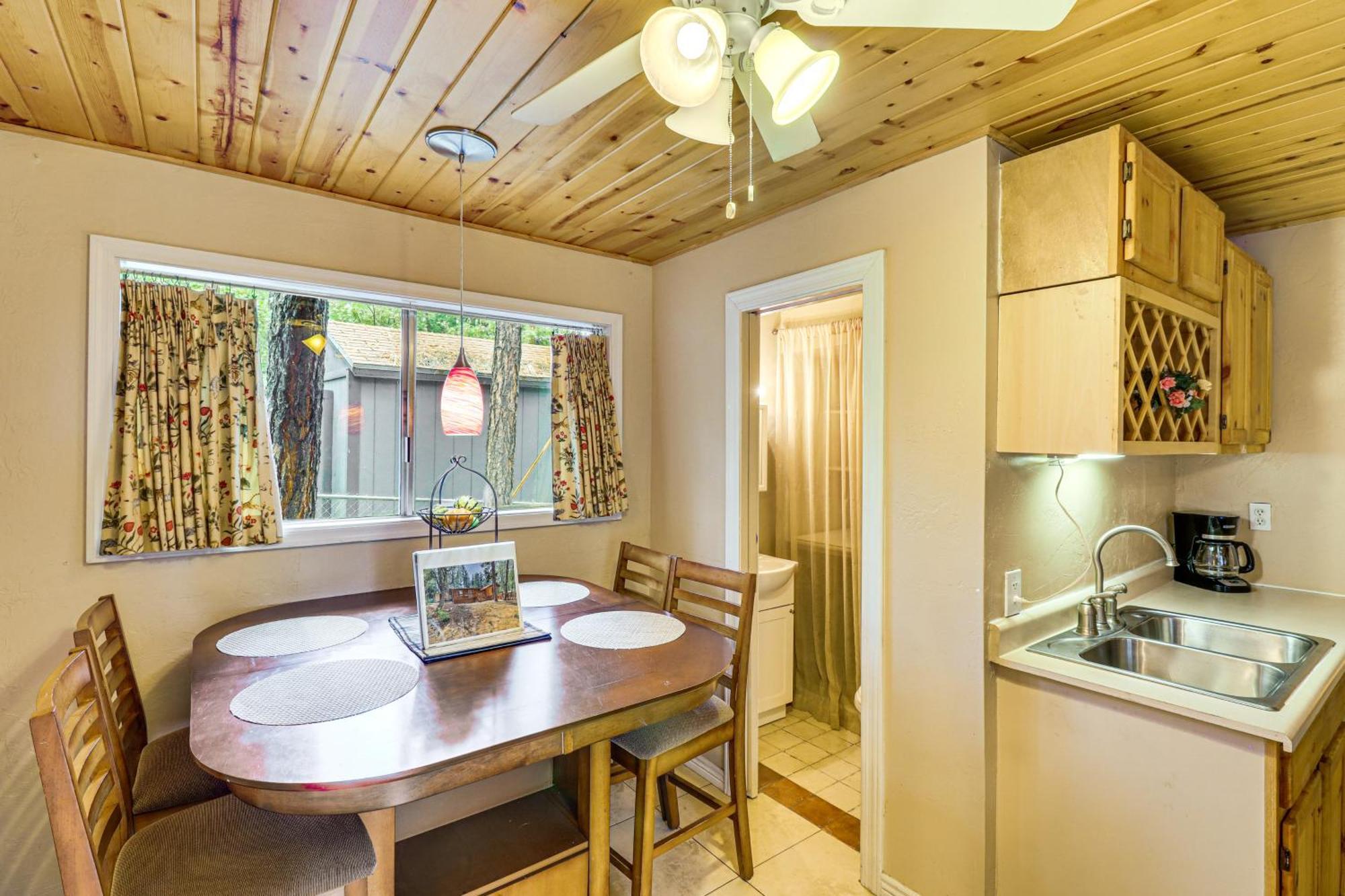 Cozy Lakeside Escape With Deck 4 Mi To Rainbow Lake Pinetop-Lakeside Luaran gambar